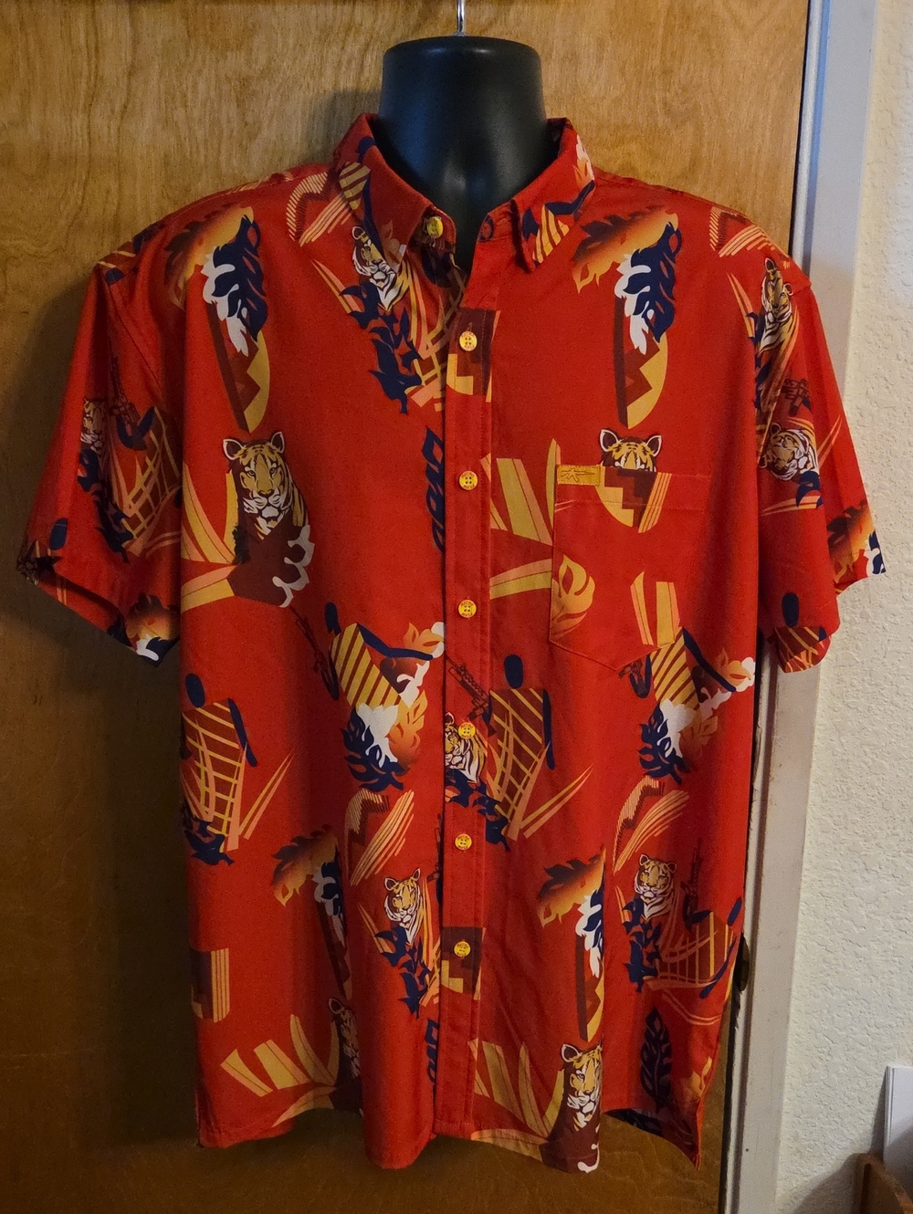 Officially Licensed Scarface Tony Montana Hawaiian Shirt Size XXL. Retro Rifle